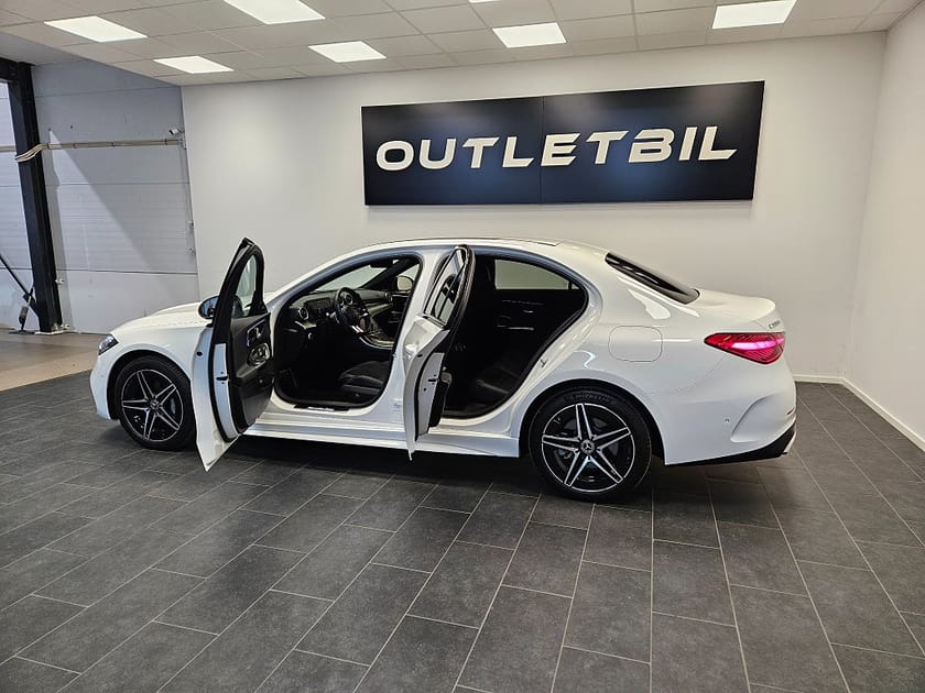 Bild 3 av Mercedes-Benz C 300 de AMG Sedan Nightpackage Burmester Navi Backkamera