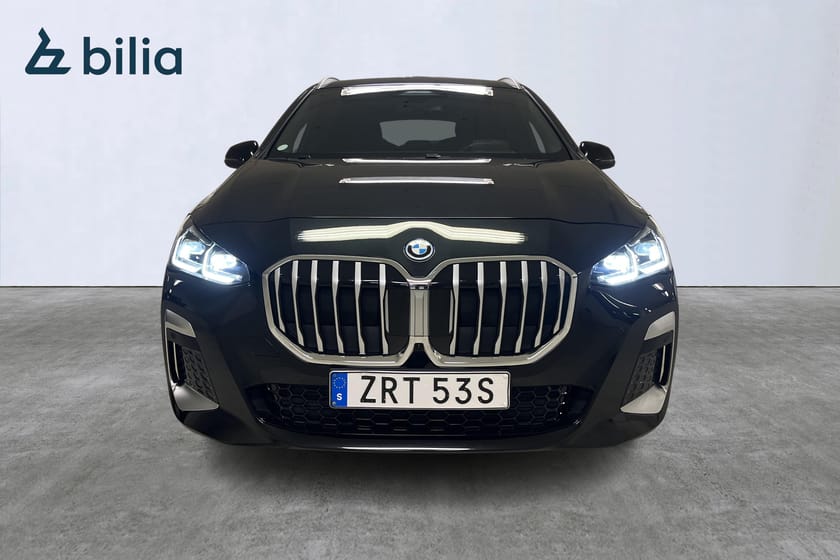 Bild 2 av BMW 230e xDrive Active Tourer Pano/HarmanKardon/El-stolar/360-kamera