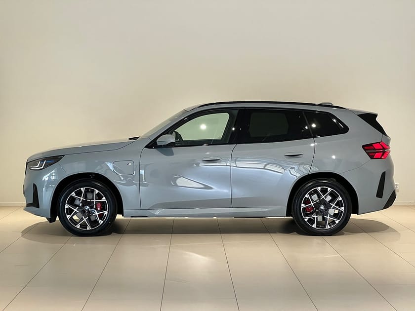 Bild 2 av BMW X3 30e xDrive xDrive, M-Sport Pro,Adpt Fart,Drag,Värmare,Adpt LED