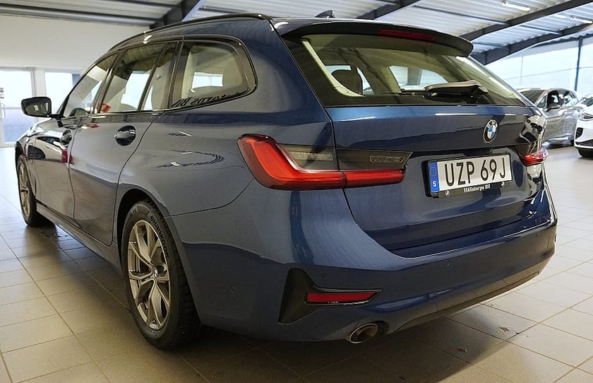 Bild 4 av BMW 330e Touring AUTO Sport line/CARPLAY/LÅGA MIL/HEAD UPP/NAVI