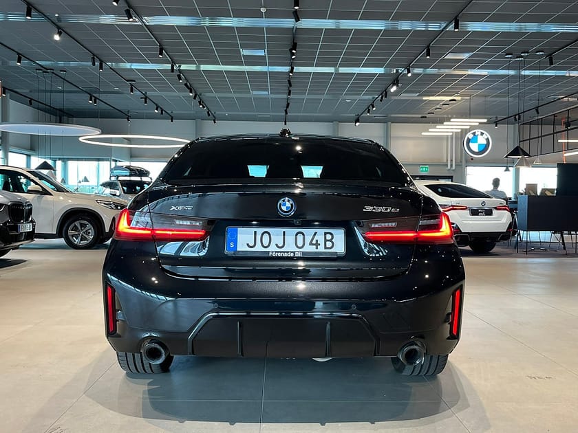 Bild 5 av BMW 330e xDrive Sedan M Sport Pro Harman Kardon Adapt Farth Drag 4,95%