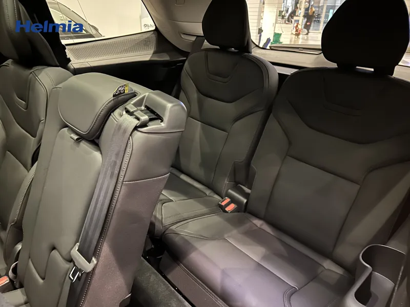 Bild 13 av 17 – Volvo EX90 Twin Motor 7-seater Plus 7-sätes Pilot Assist