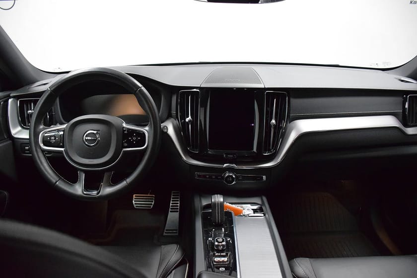 Bild 5 av Volvo XC60 B5 AWD Geartronic R-Design Värmare| Drag | 360 kamera