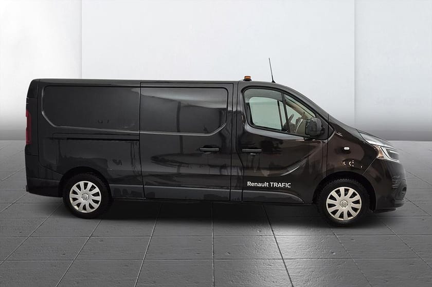 Bild 3 av Renault Trafic Skåpbil 3.0t L2H1 Nordic 3sit Drag Värmare Kamera Nav