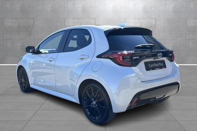 Bilde 3 av Toyota Yaris Hybrid Style / Panoramatak
