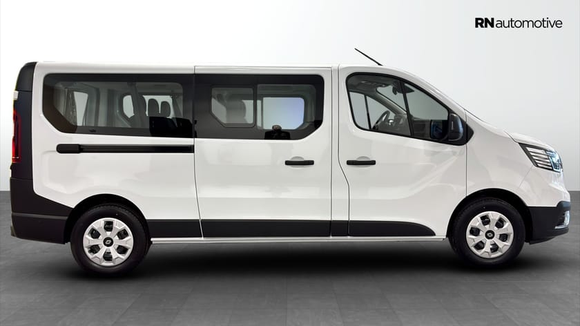 Bild 1 av Renault Trafic Passenger L2 | OMGÅENDE LEVERANS | 9-SITSIG | 150 hk AUTOMAT