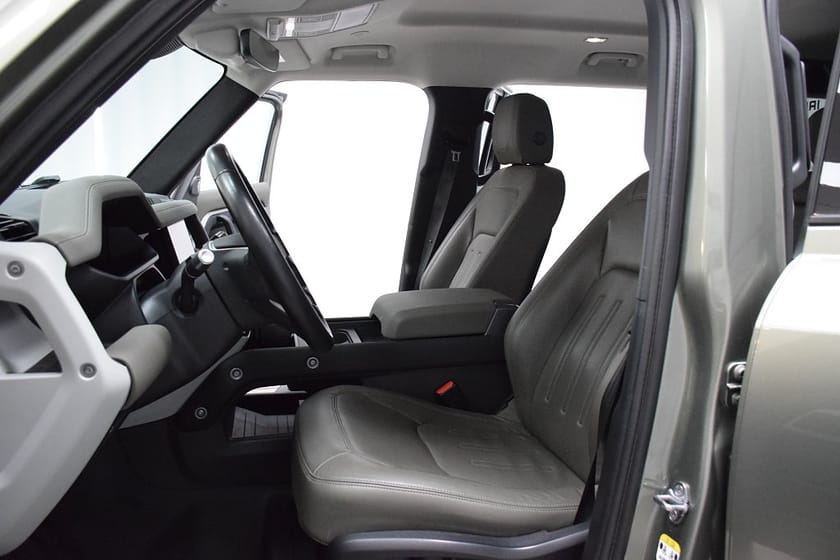 Bild 3 av Land Rover Defender P400e PHEV SE/Dragkrok/ Leasing/MOMS/ 360 kamera