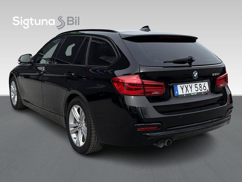Bild 2 av BMW 330i Touring Sport line / Navi / Cockpit / Elbaklucka