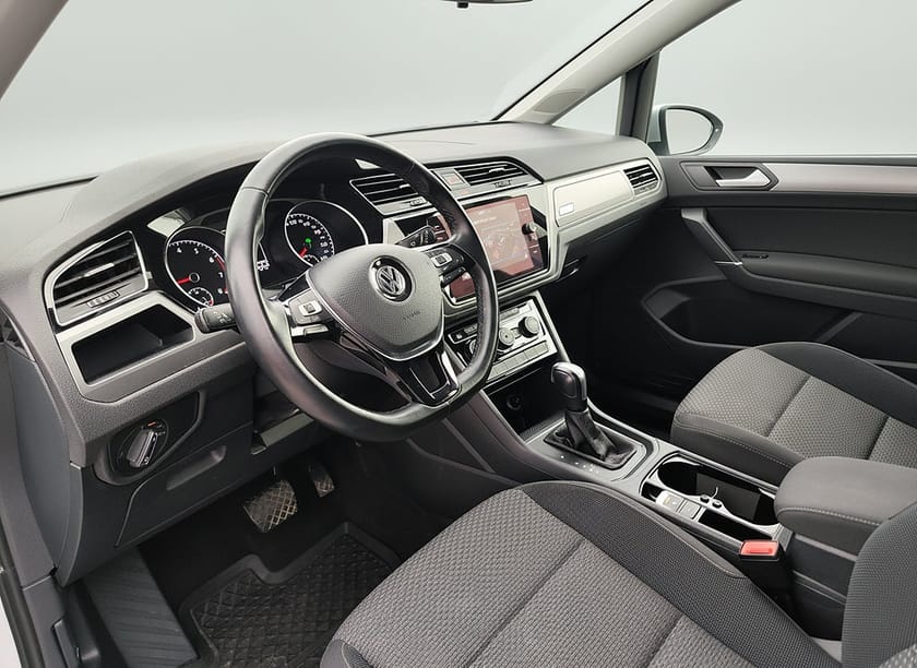 Bild 2 av Volkswagen Touran 7-seater R-Line 1.5 TSI Automat*RESERVERAD*