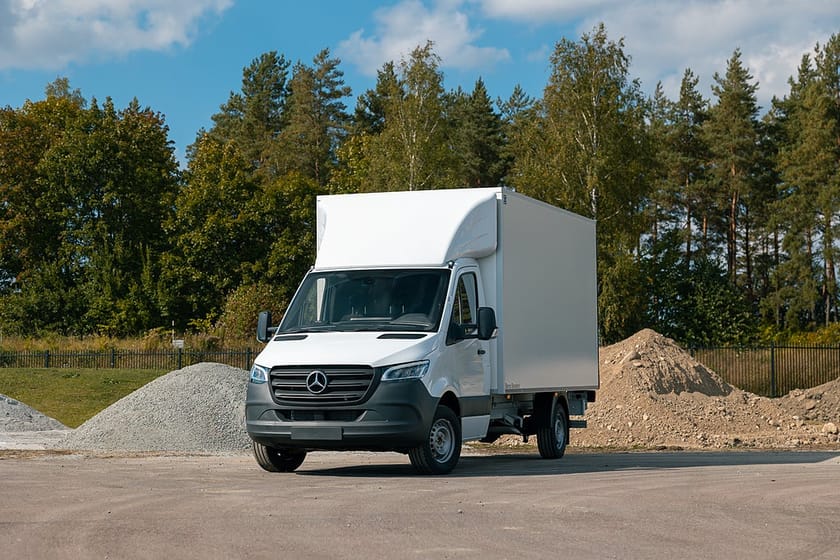 Bild 1 av Mercedes-Benz eSprinter 420 Chassi 81 kWh (Lagerbil) 18 kubik skåp