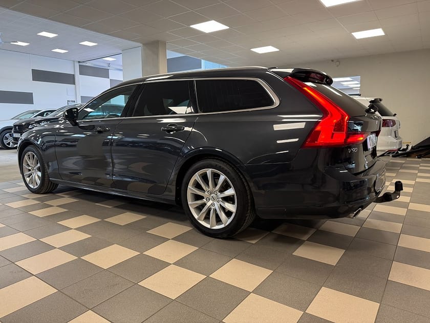 Bild 4 av Volvo V90 D4 AWD Geartronic Momentum VOC Drag 190 Hk Euro 6