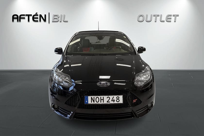 Bild 3 av Ford Focus ST 2.0 250hk Manuell Recaro-Säten Keyless Farthållare