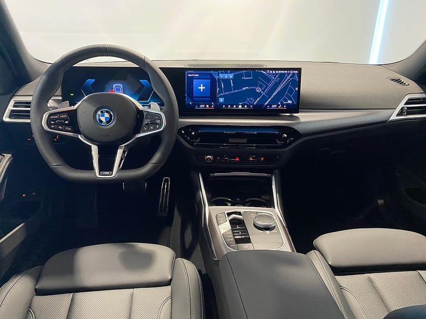 Bild 3 av BMW 330e xDrive Touring M-Sport Rattvärme Adaptiv Farthållare