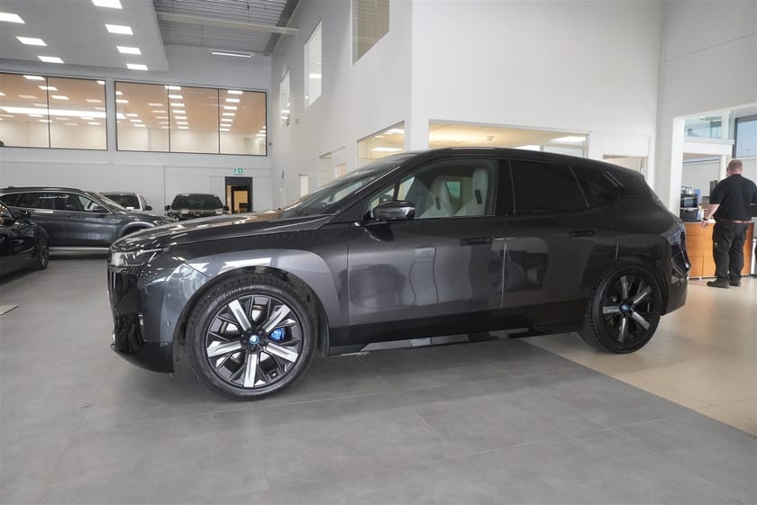 Bild 3 av BMW iX xDrive40 Drag, Harman Kardon, Da, Park Assist Plus