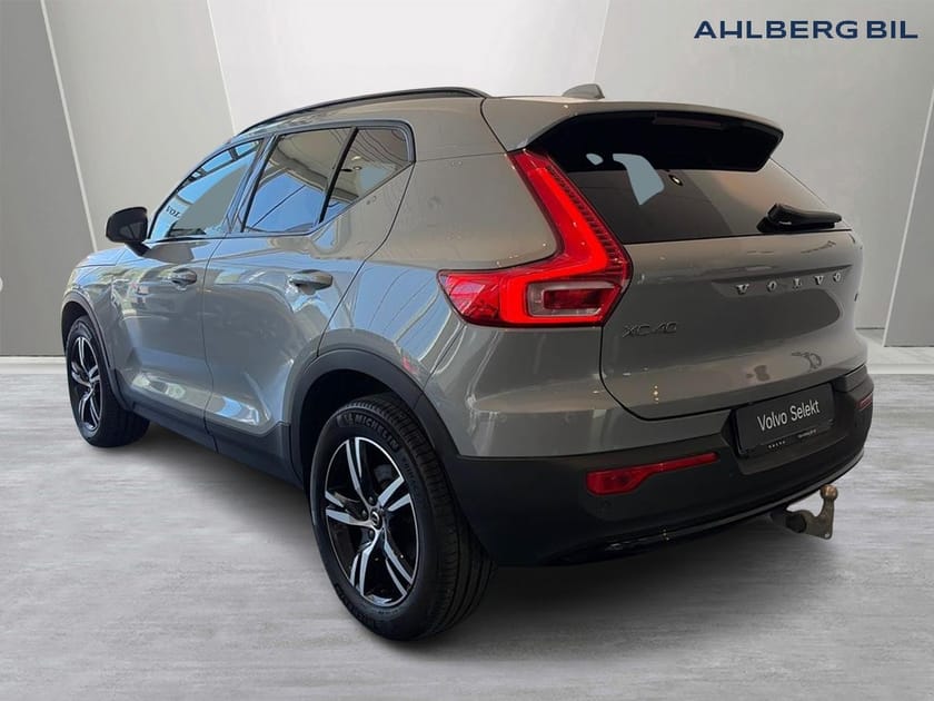 Bild 3 av Volvo XC40 B3 FWD Bensin Plus Dark. Backkamera, Drag, Navi, Adaptiv farthållare.