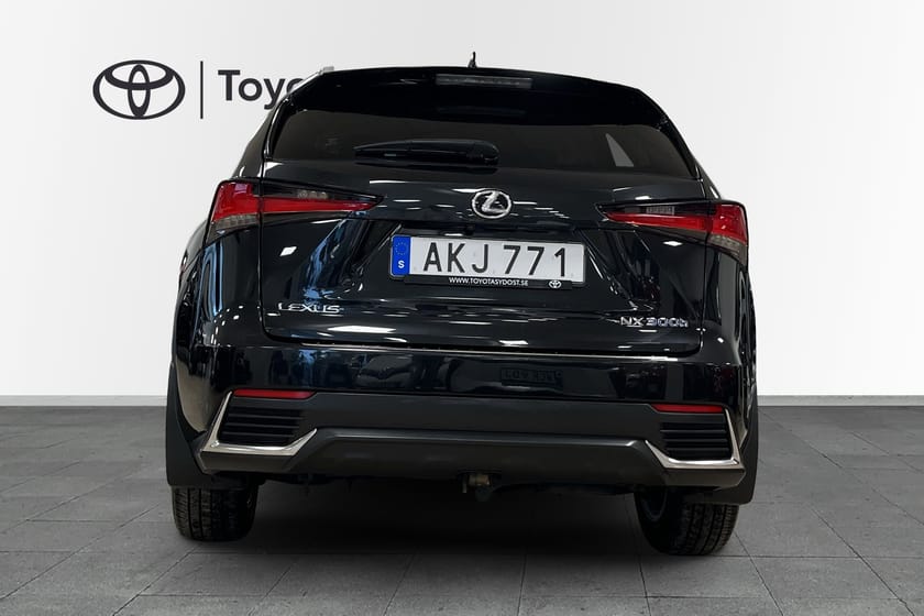 Bild 5 av Lexus NX 300h AWD – Executive, Rattvärme, Dragkrok, Safety Sense