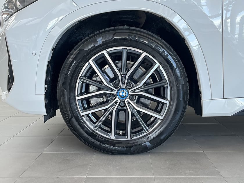 Bild 4 av BMW iX1 xDrive30 M Sport Dragkrok Rattvärme Sportstolar