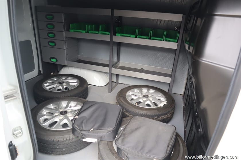 Bild 5 av Maxus e-Deliver 3 SWB 50.2 kWh Momsbil AC Backkamera 1 Ägare