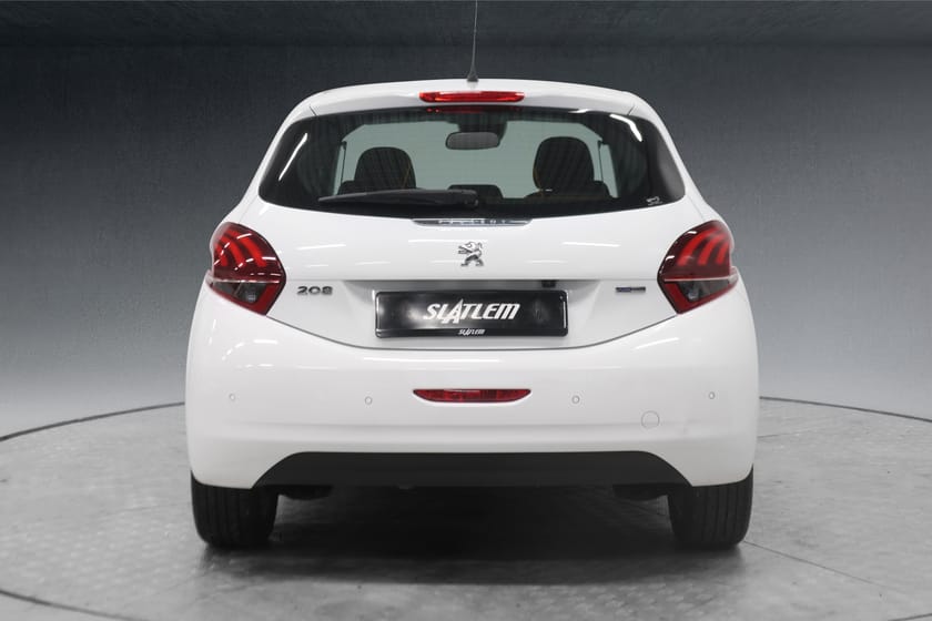 Bilde 3 av Peugeot 208 5-dørs ALLURE 1.2 PURETECH 110HK|PANORAMA/R.KAMERA/CARPLAY