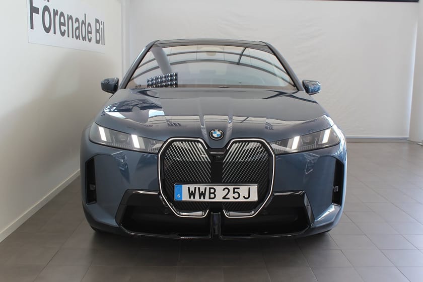 Bild 2 av BMW iX xDrive60 4,95 ränta M Sport Panorama H/K Dragkrok