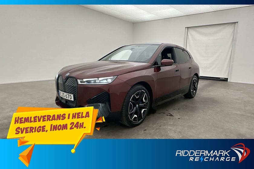 Bild 3 av BMW iX xDrive40 Sport H/K Sky HUD Dragkrok 360° MOMS