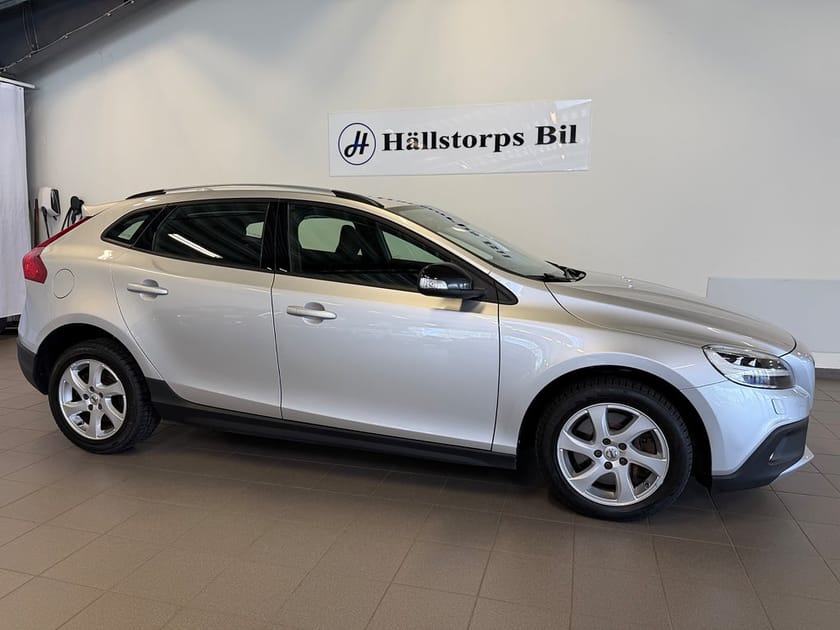Bild 2 av Volvo V40 Cross Country D3/Cross Country/1 ÄGARE/NY KAMREM/150HK