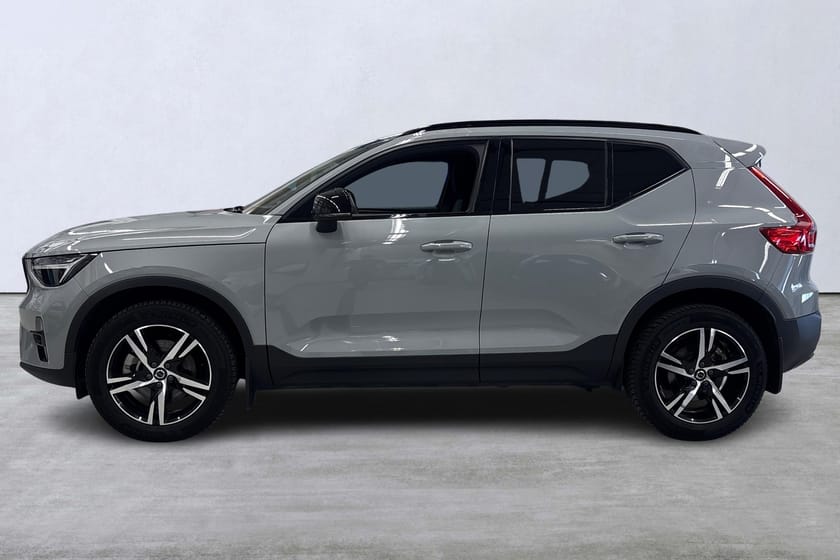 Bild 2 av Volvo XC40 B4 FWD Bensin Plus Dark