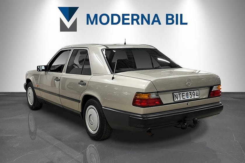 Bild 3 av Mercedes-Benz 200 W124 Sedan 105hk Dragkrok Välskött Lågmil Besiktigad