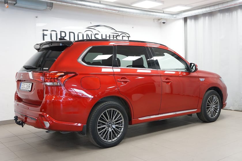 Bild 4 av Mitsubishi Outlander PHEV CVT 224HK S-EDITION BLACK ROOF | TAKLUCKA