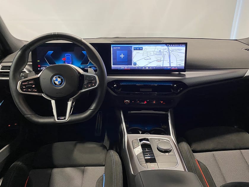 Bild 3 av BMW 330e xDrive Sedan 4,95% ränta M-Sport Pro H/K Adaptiv Drag