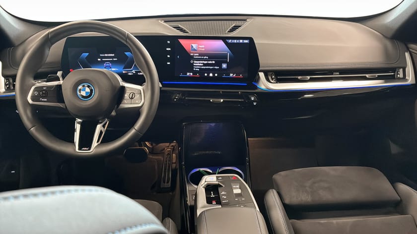 Bild 4 av BMW iX1 eDrive20 M Sport Active Edt Driving Assist+ Drag Rattvärme