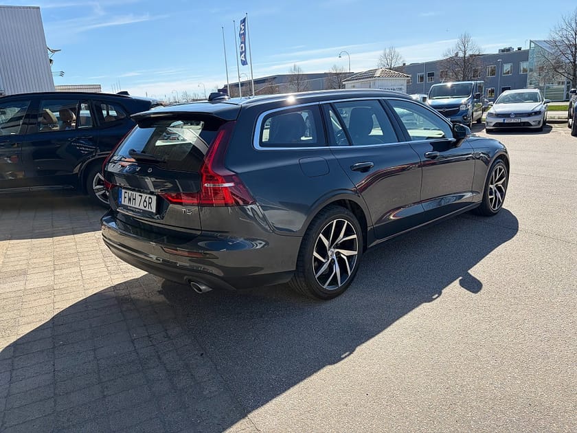 Bild 4 av Volvo V60 T5 Momentum, AUT, Nav, Backkamera, Rattvärme, värmare