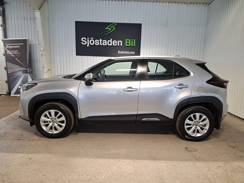 Bild 2 av Toyota Yaris Cross Hybrid AWD-i e-CVT Active 116 hk Adaptiv Farth,Kupévärm