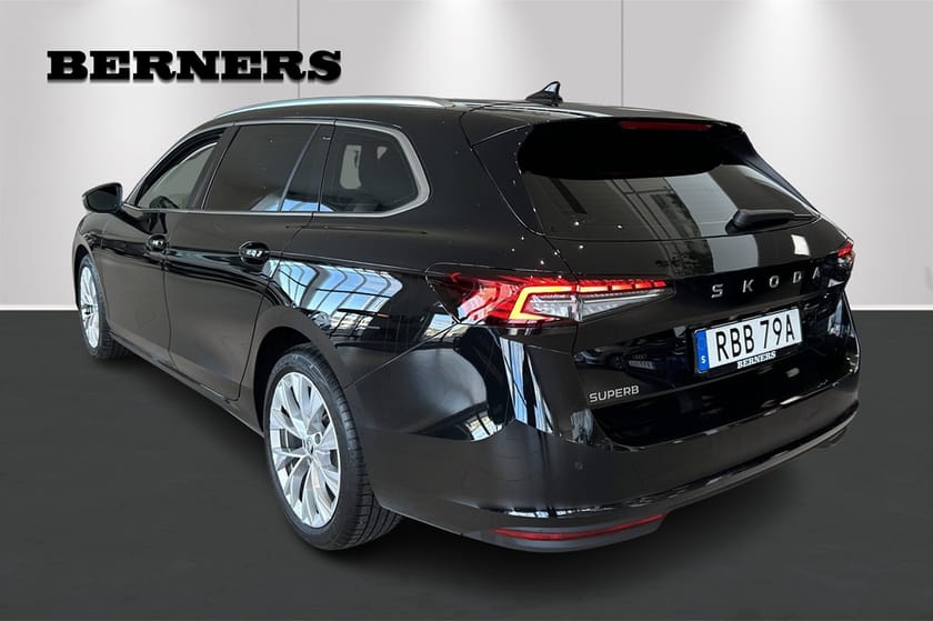 Bild 3 av Škoda Superb Kombi Selection TDI 4X4 193HK / HUD / Drag / Värmare