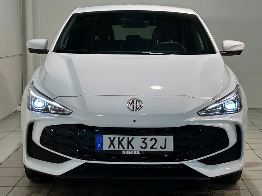 Bild 2 av MG 3 Hybrid+ Luxury Metallic 360° GPS Pvärm S/V-hjul MOMS