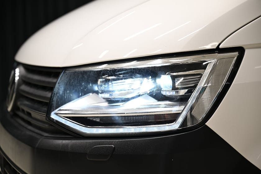 Bild 2 av Volkswagen Transporter 2.0 TDI 102HK L2 Lång|Drag|Dieselvärmare|LED|EnÄgare