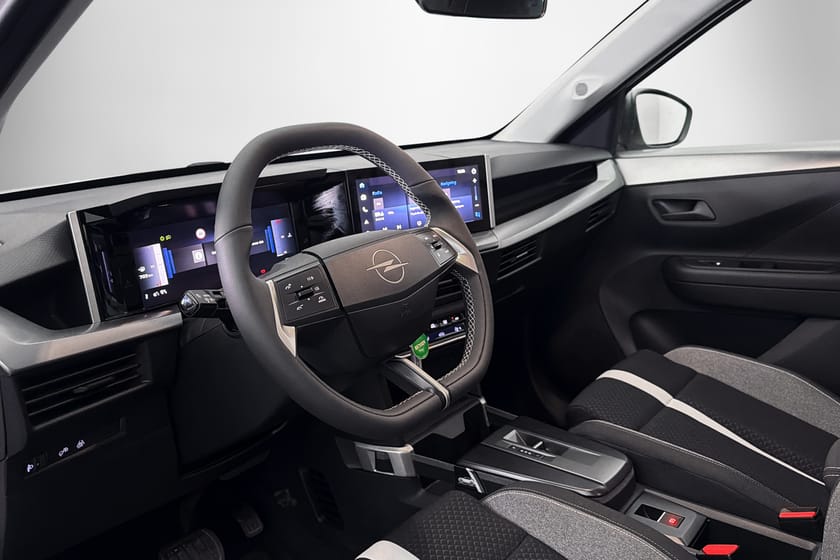 Bild 4 av Opel Frontera Hybrid 136 VISNIGNSBIL LÅGA MIL V-HJUL INGÅR