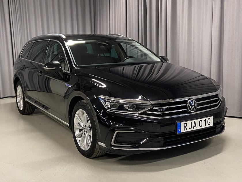 Bild 1 av Volkswagen Passat Sportscombi GTE 218hk Drag Pvärm B-Kamera