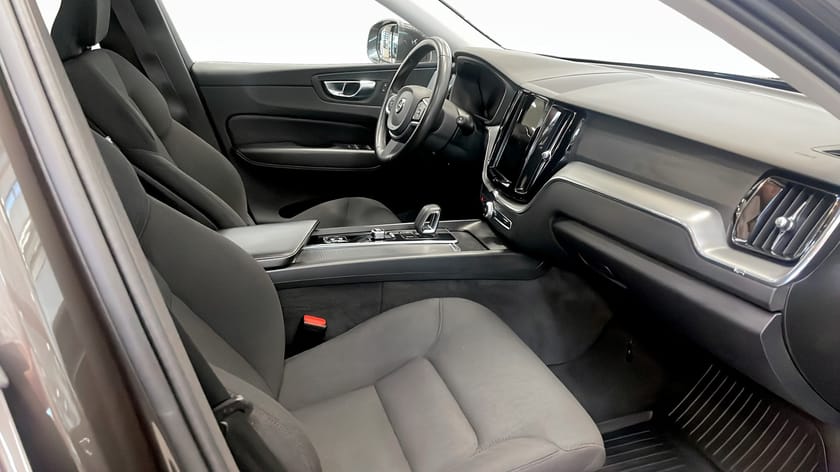 Bild 3 av Volvo XC60 Recharge T6 AWD Panorama Backkamera Rattvärme