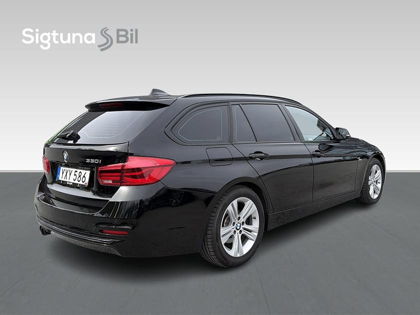 Bild 5 av BMW 330i Touring Sport line / Navi / Cockpit / Elbaklucka