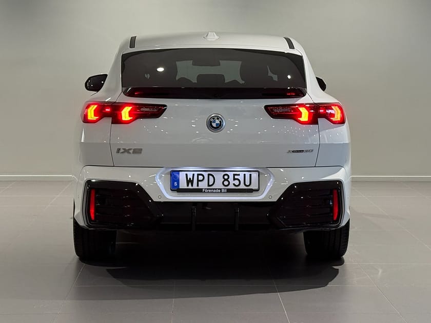Bild 4 av BMW iX2 xDrive30 M Sport Drag Adpt Farth Rattv 19" Backkamera