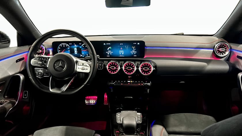 Bild 4 av Mercedes-Benz CLA 200 d coupé AMG / Backkamera / Navi