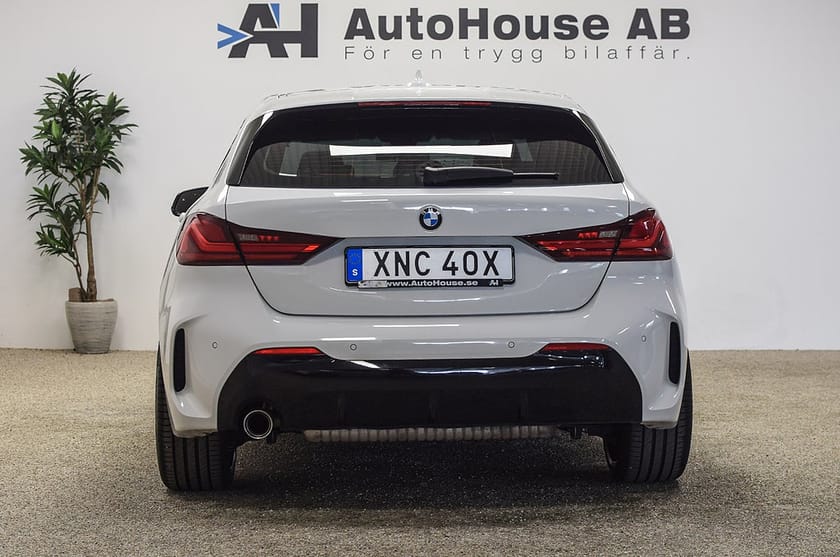 Bild 5 av BMW 118i M Sport Head Up Elstol Radarfart CarPlay Cockpit