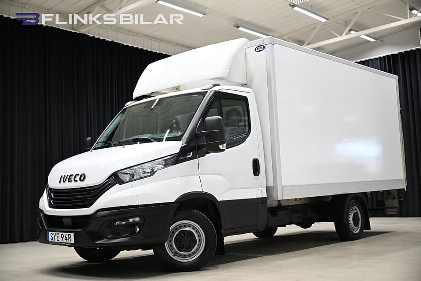 Bild 1 av Iveco Daily 35-140 Chassi Cab 136HK Automat|Volymskåp|Bakgavellyft|Sidodörr|Leasbar