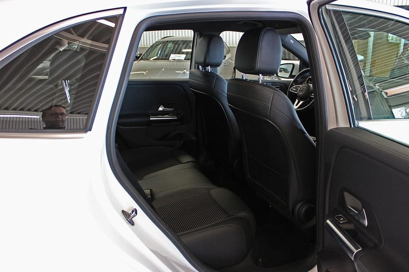 Bild 4 av Mercedes-Benz B 180 7G-DCT Backkamera Widescreen Navi