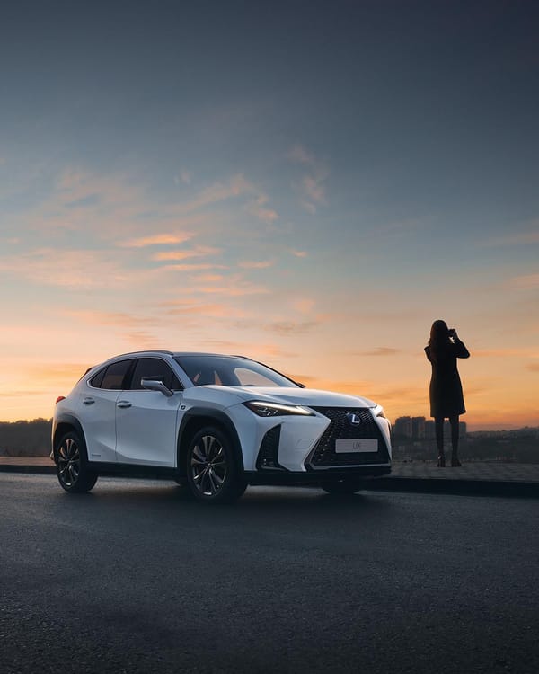 Privatleasa Lexus UX för 3.695 kr/mån