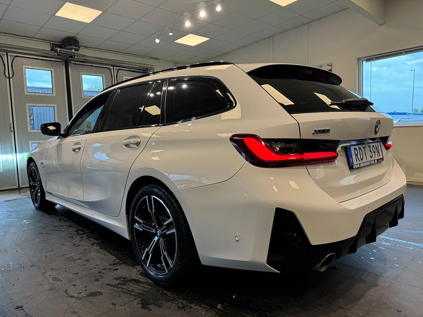 Bild 3 av BMW 330e xDrive Touring M Sport Drag Gps Hi-Fi Facelift 292hk
