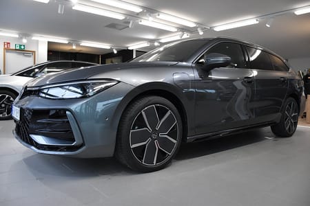 Volkswagen Passat Variant eHybrid 272hk R-Line SWE Edition
