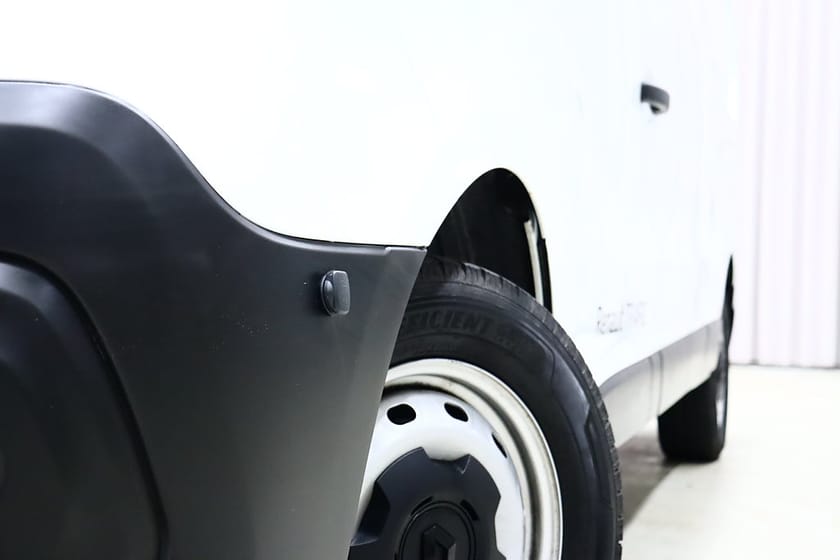 Bild 3 av Renault Trafic Skåpbil 145HK L2H2|Högtak|Bakgavellyft|EnÄgare|Moms