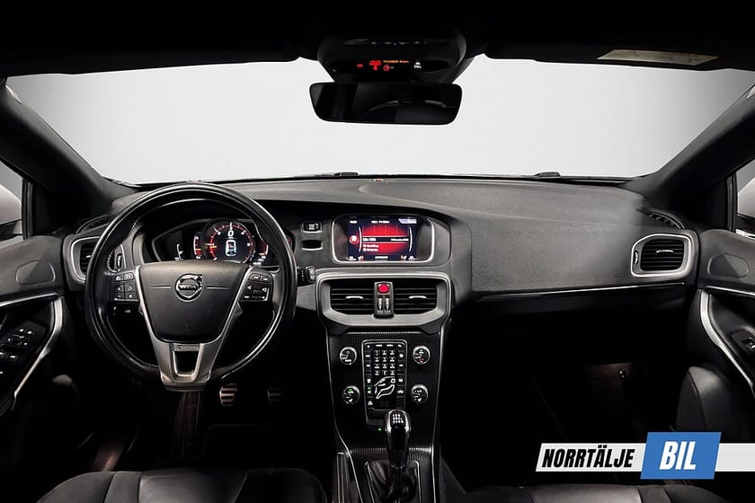 Bild 3 av Volvo V40 D3 R-DESIGN 150 HK D-VÄRMARE NYSERVAD K-REM BYTT NYBES